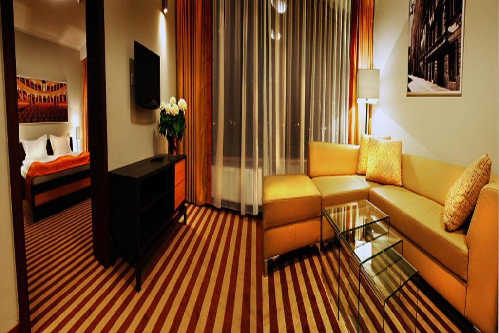Hotel Poznanski A2 Luboń Oda fotoğraf