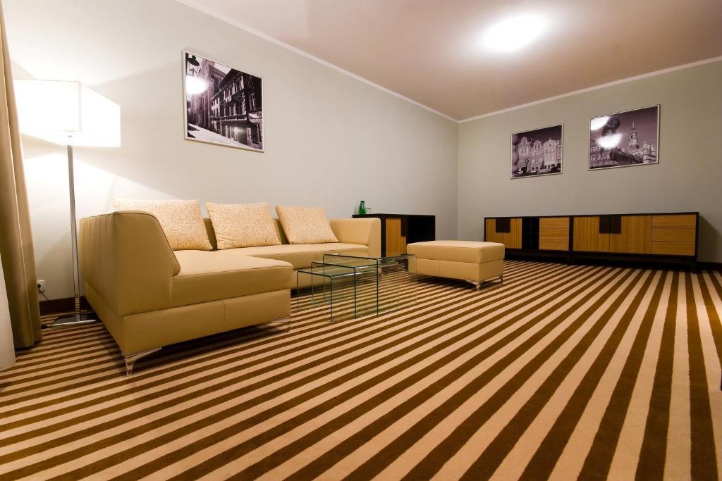 Hotel Poznanski A2 Luboń Oda fotoğraf